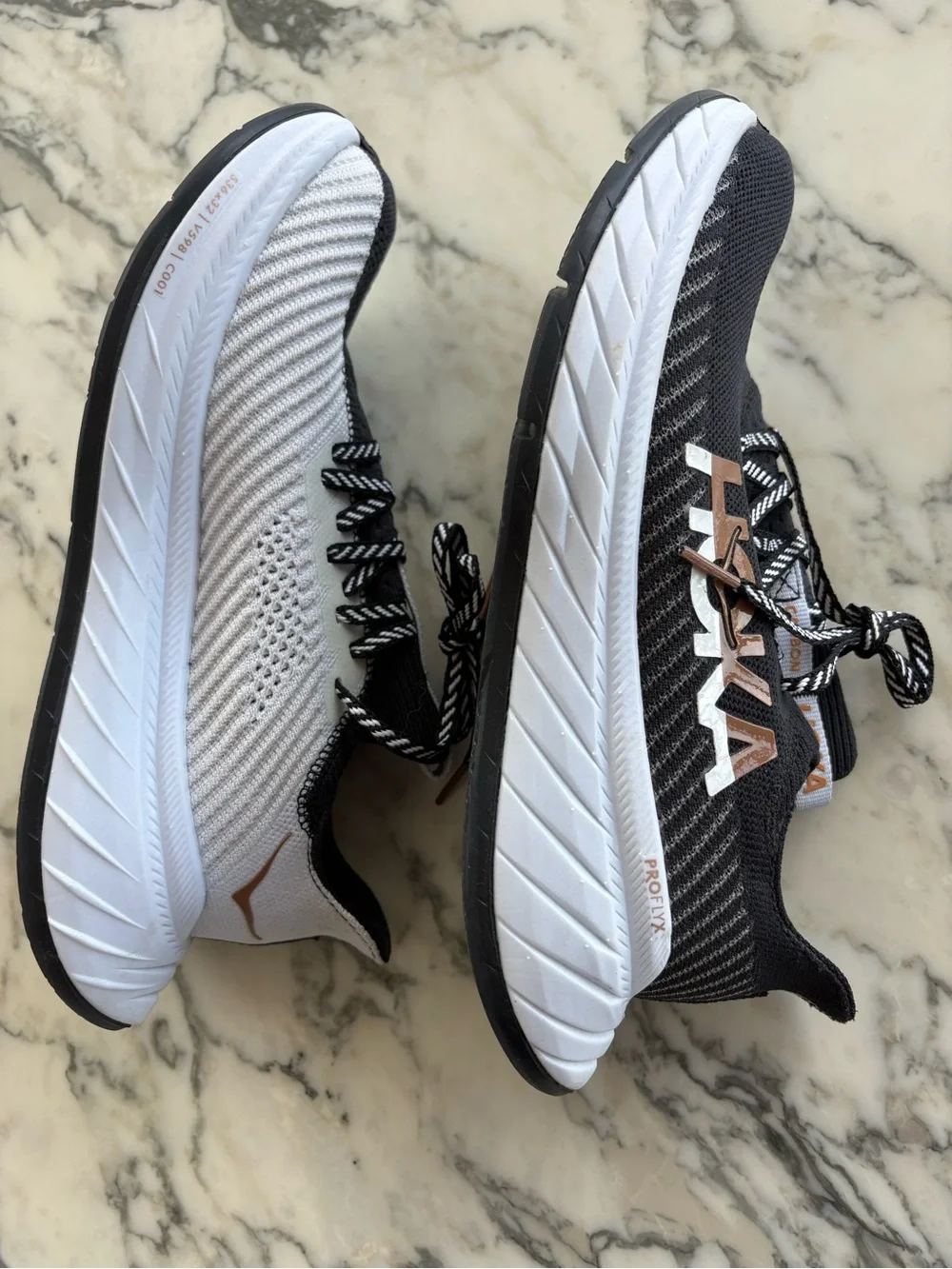 New HOKA Carbon X 3 running shoes black and white sz 6 women’s